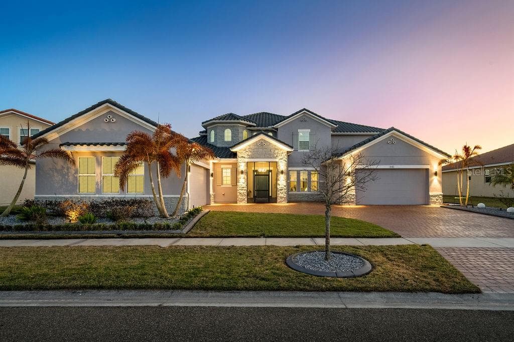 Lakefront Home in Orlando