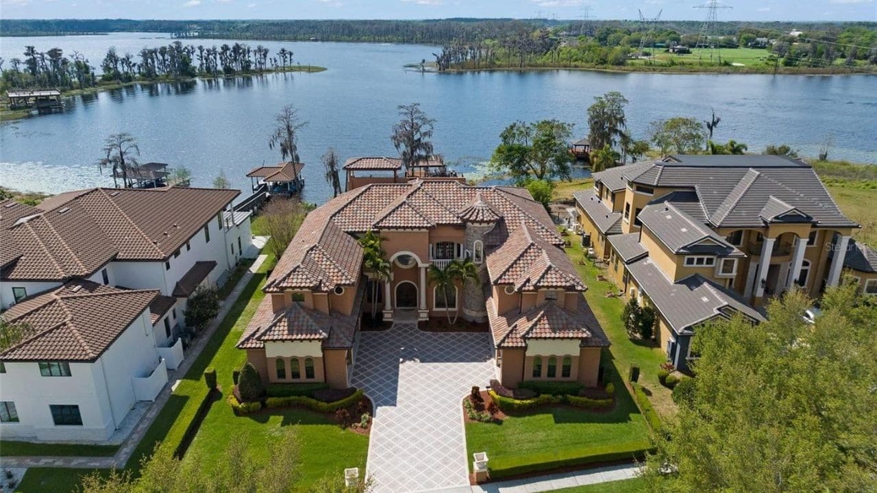 Lakefront Home on Lake Chase